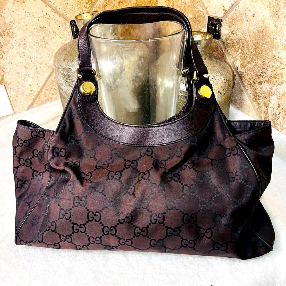 GUCCI authentic signature brown nylon shoulder bag. Good condition, grea…